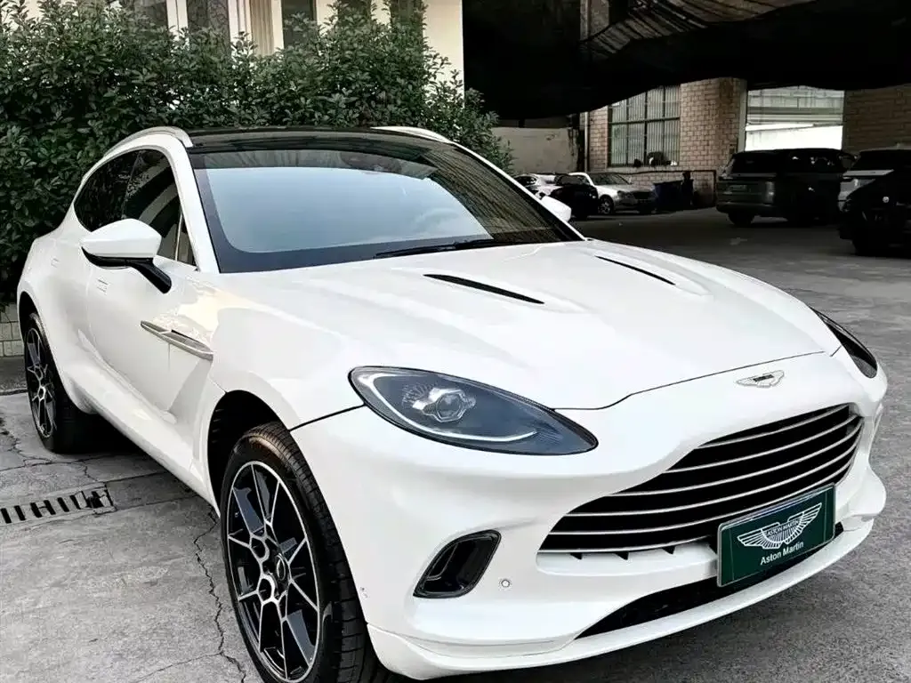 Aston Martin DBX — фото 10
