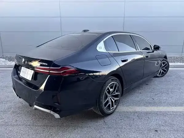 BMW i5 — фото 5