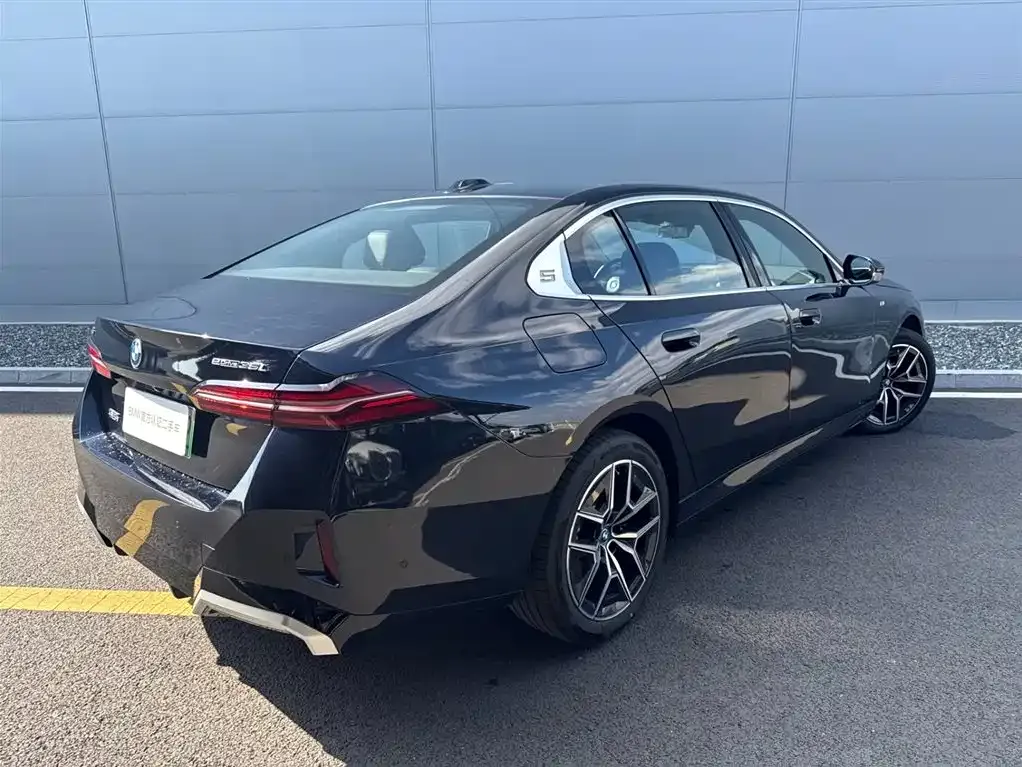 BMW i5 — фото 8
