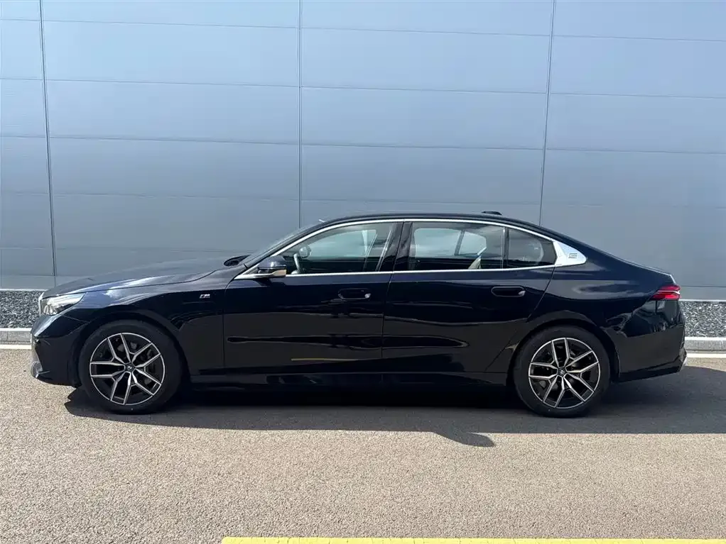 BMW i5 — фото 3