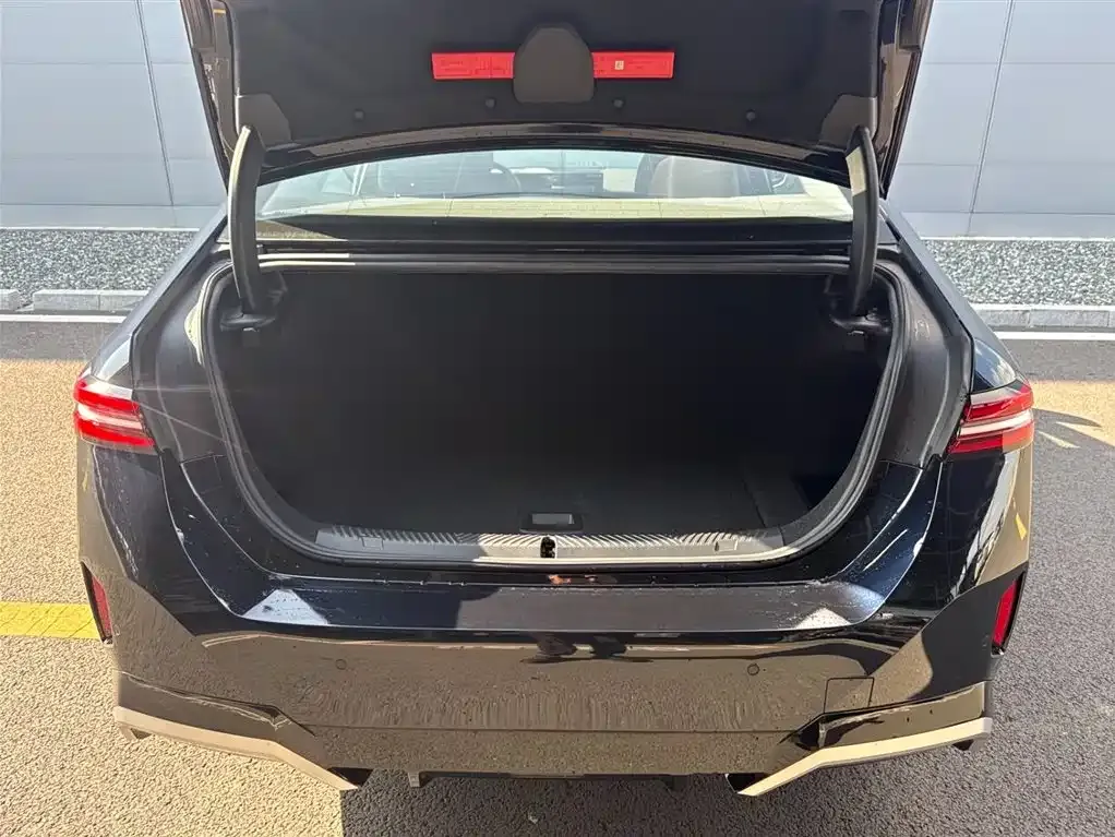 BMW i5 — фото 10