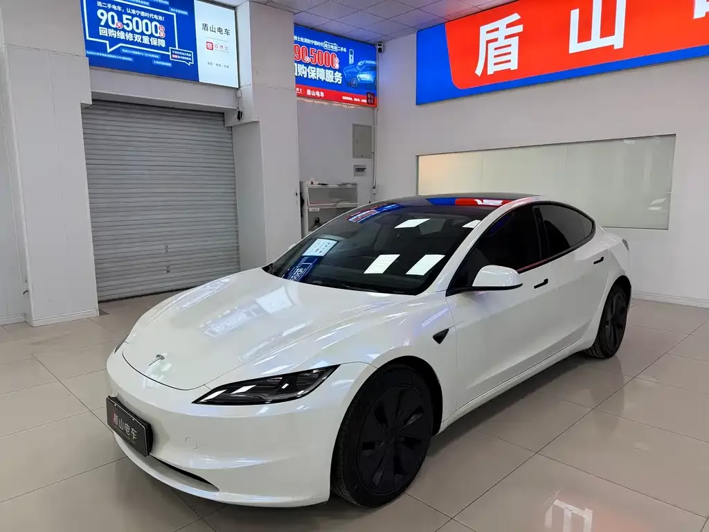 Tesla Model 3 — фото 1