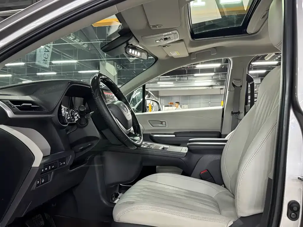 Toyota Sienna — фото 2