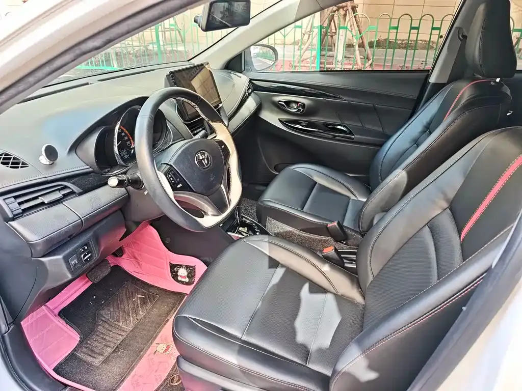 Toyota Yaris L — фото 3