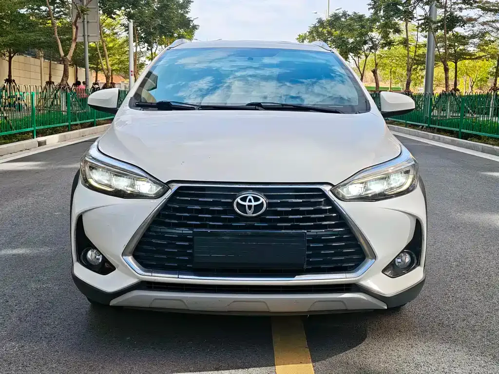 Toyota Yaris L — фото 9