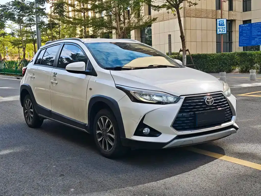 Toyota Yaris L — фото 4