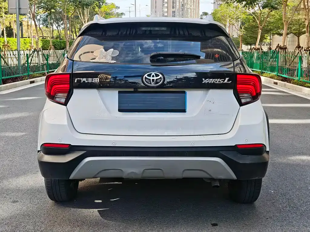 Toyota Yaris L — фото 6