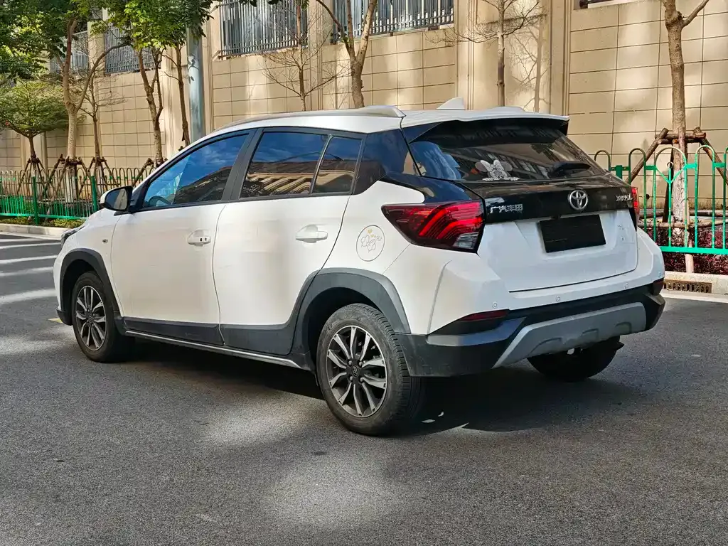 Toyota Yaris L — фото 10