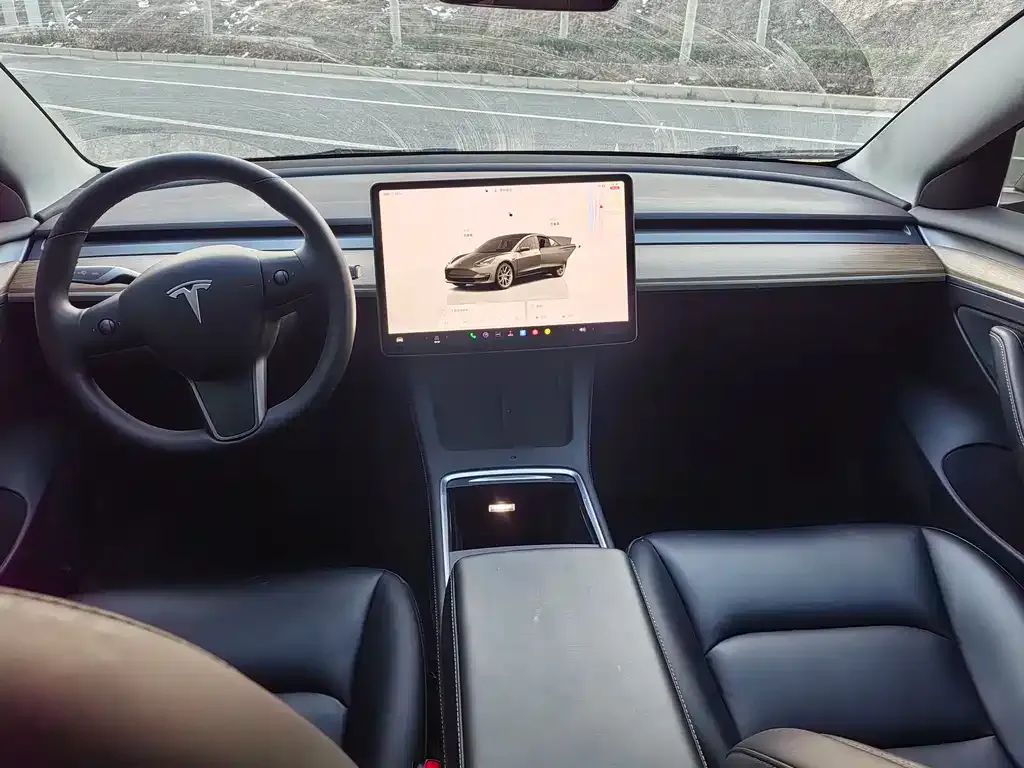 Tesla Model 3 — фото 4