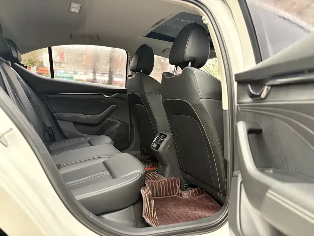 Skoda Octavia — фото 2