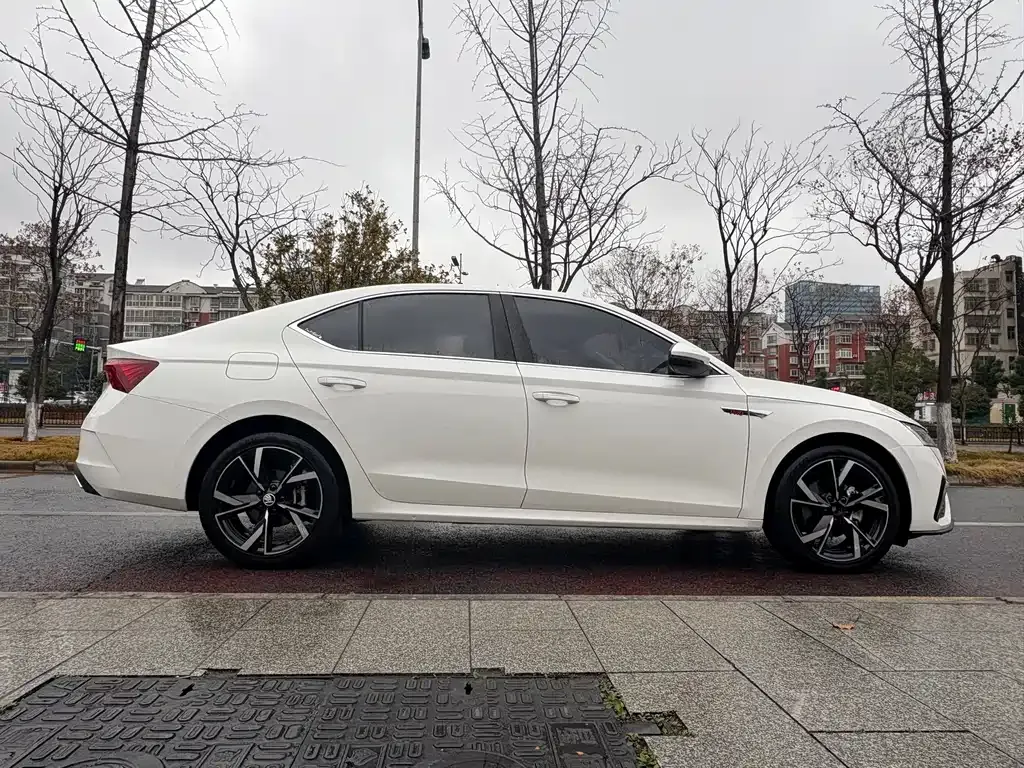 Skoda Octavia — фото 5
