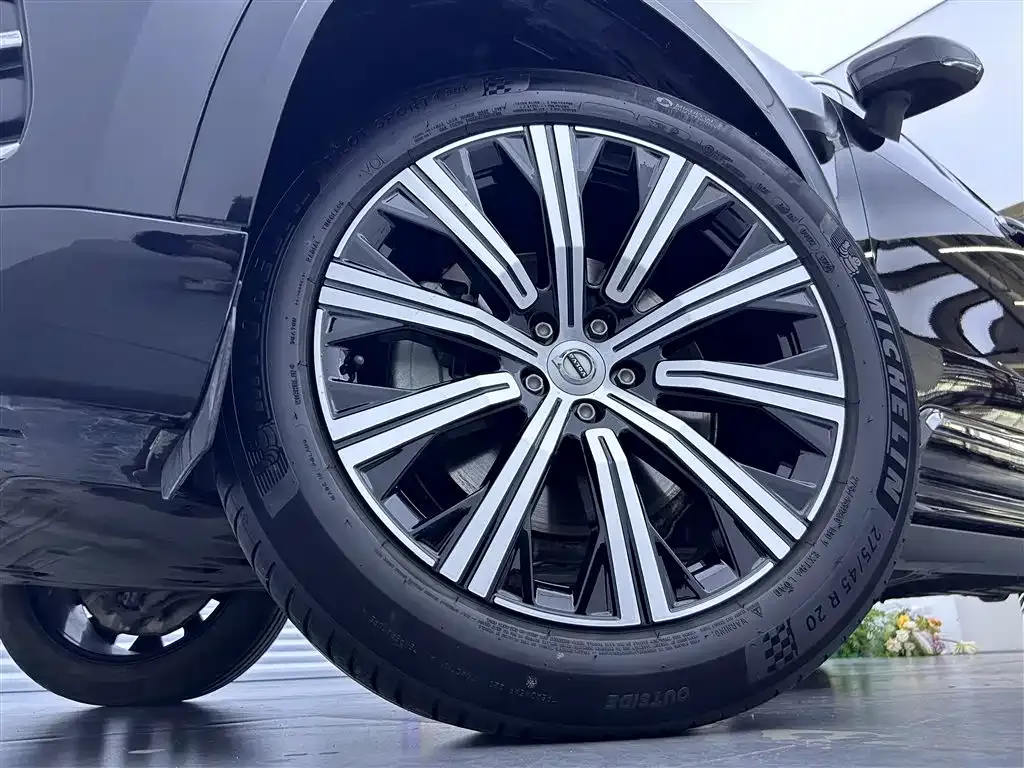 Volvo XC90 — фото 5