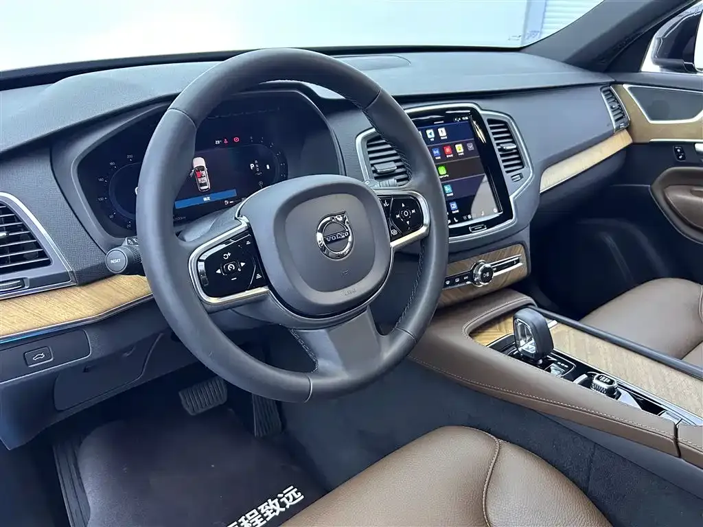 Volvo XC90 — фото 10