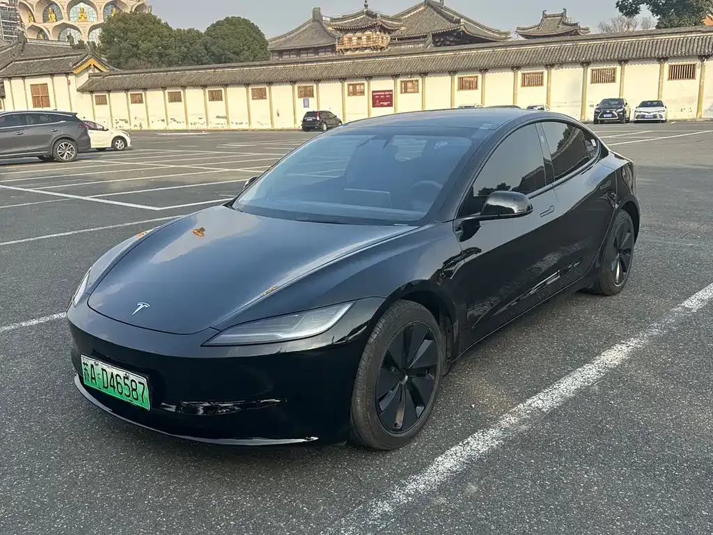Tesla Model 3 — фото 1