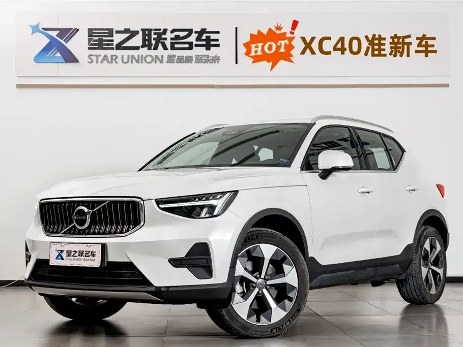 Volvo XC40 — фото 1