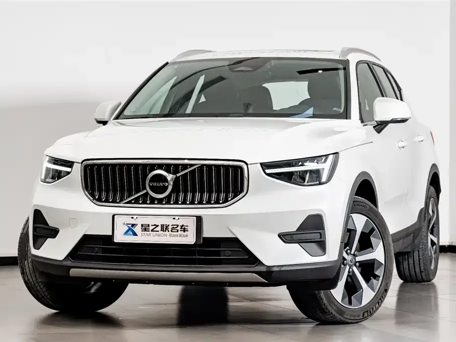 Volvo XC40 — фото 7