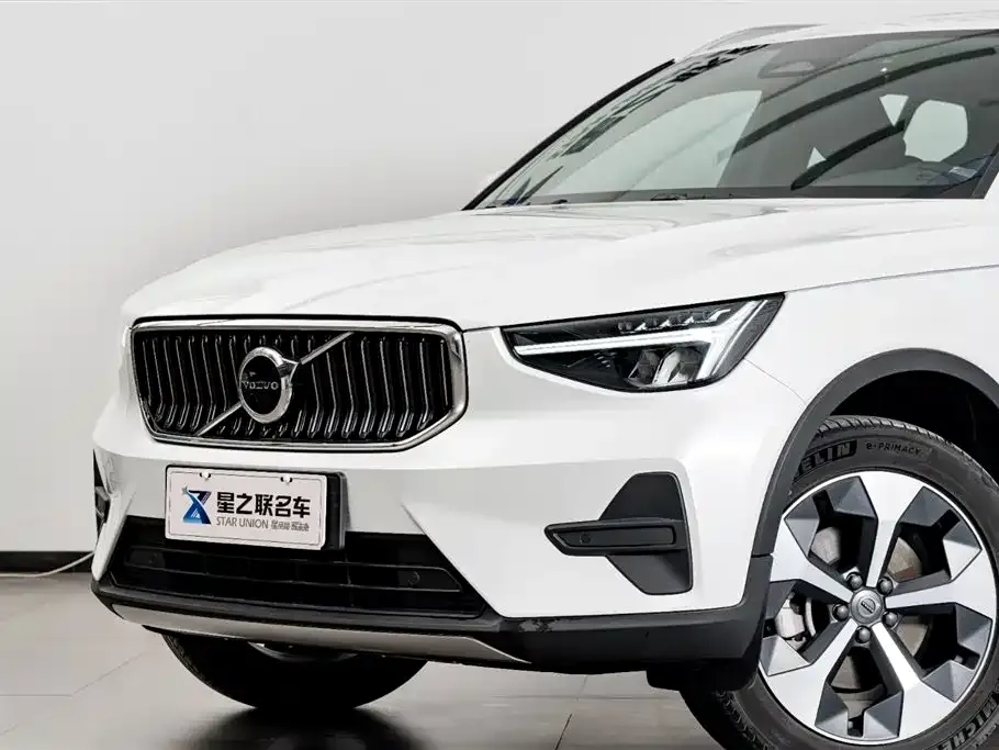 Volvo XC40 — фото 9