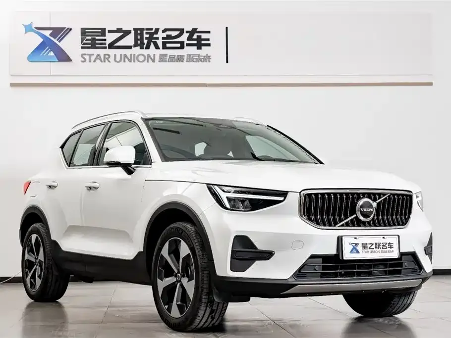 Volvo XC40 — фото 2