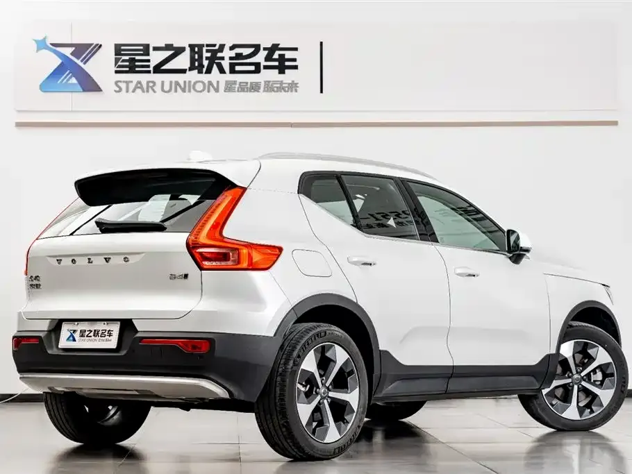 Volvo XC40 — фото 4