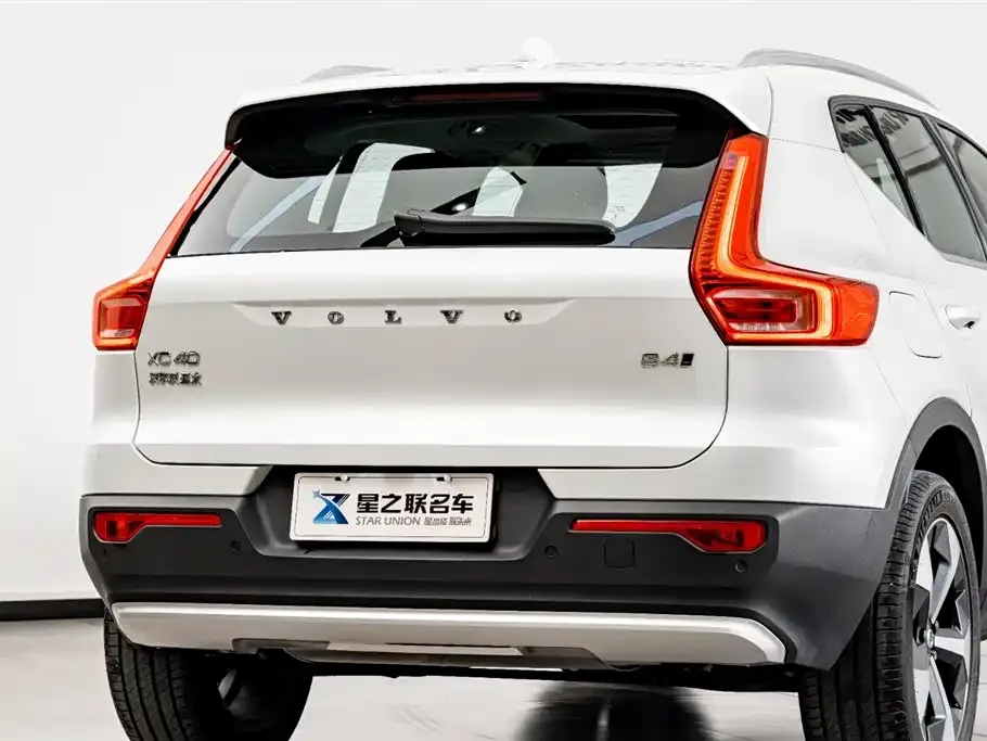 Volvo XC40 — фото 5