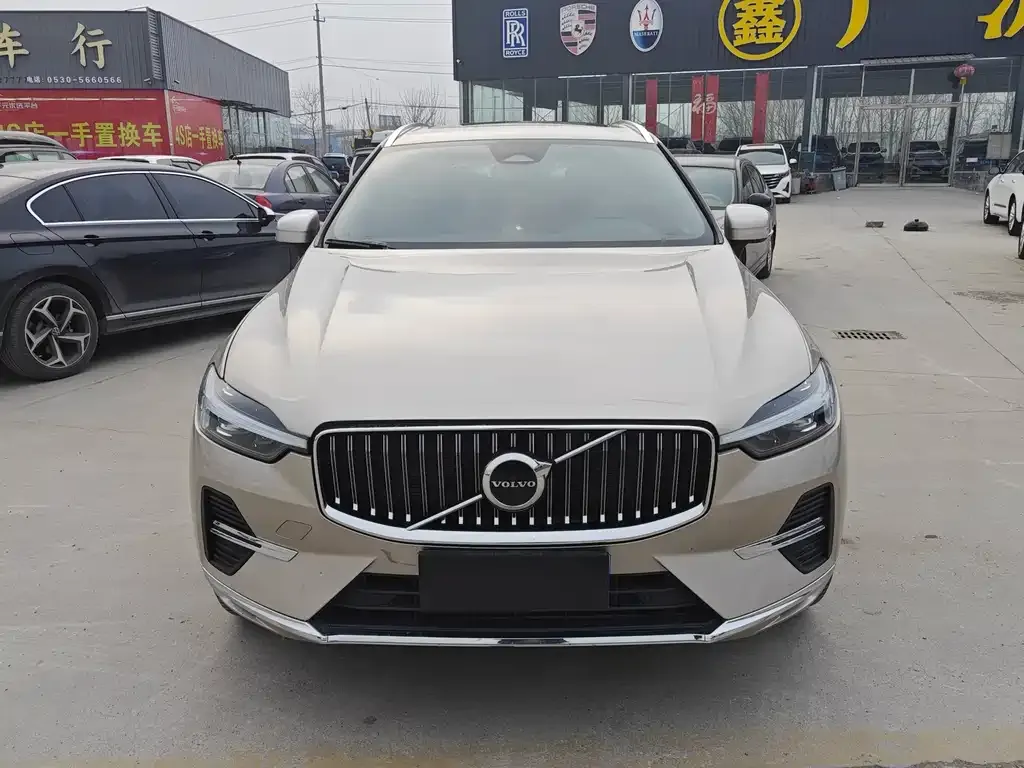 Volvo XC60 — фото 1