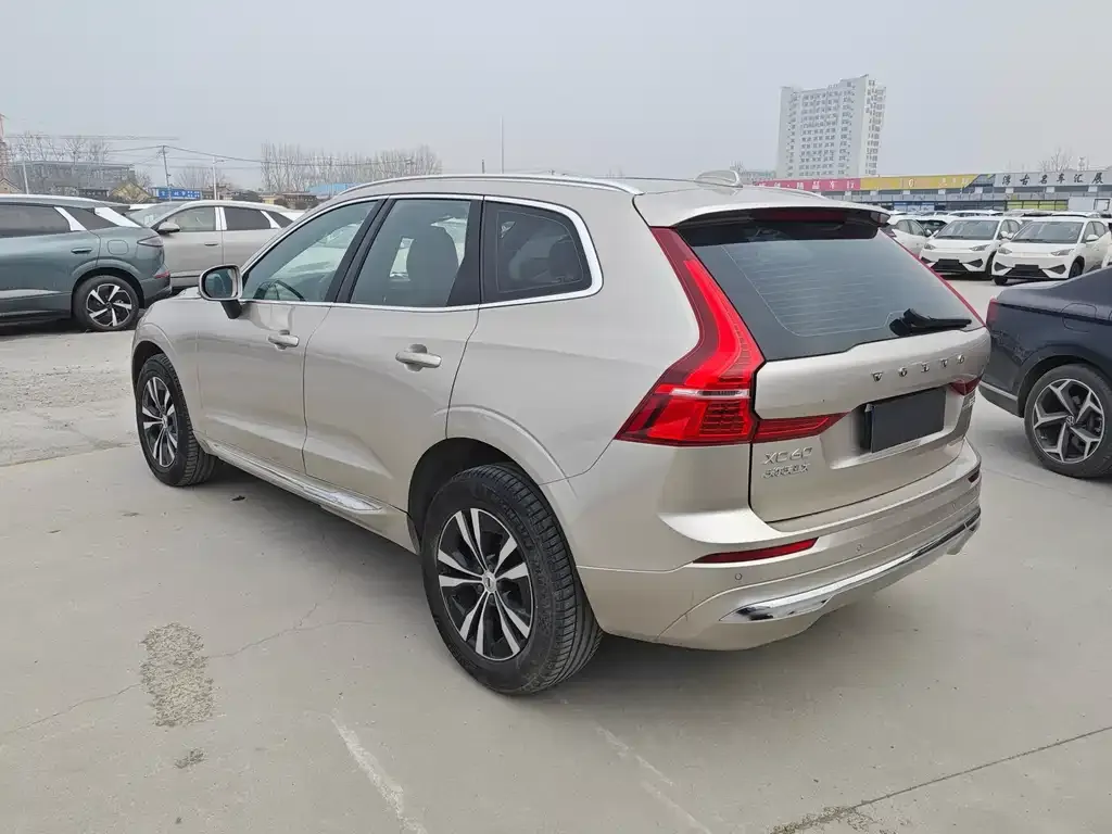 Volvo XC60 — фото 6