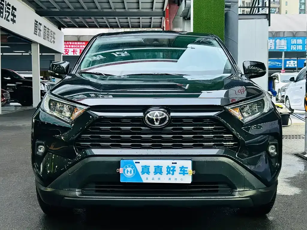 Toyota RAV4 — фото 7