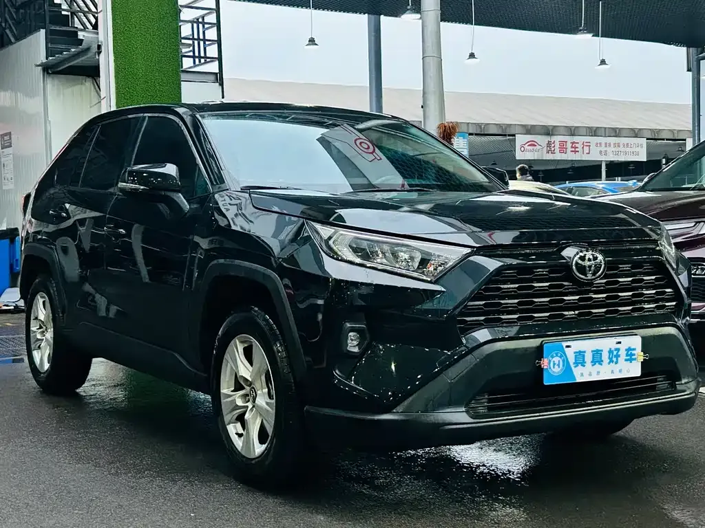 Toyota RAV4 — фото 8