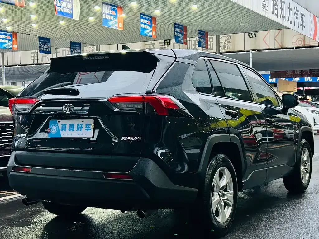 Toyota RAV4 — фото 9