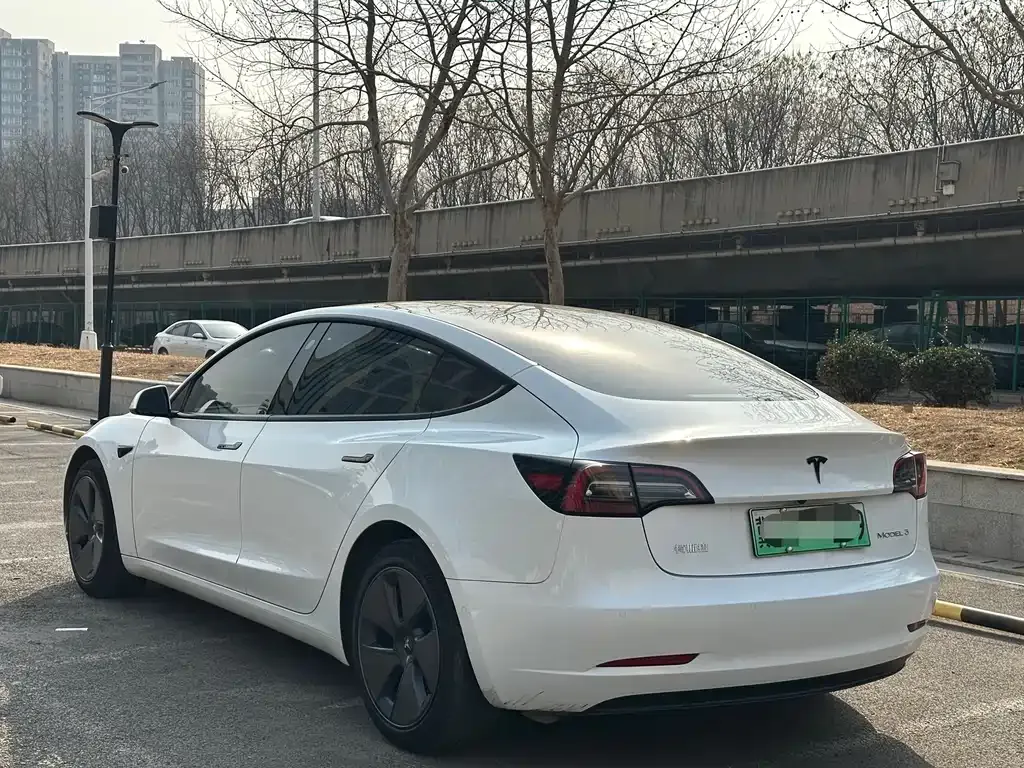 Tesla Model 3 — фото 9