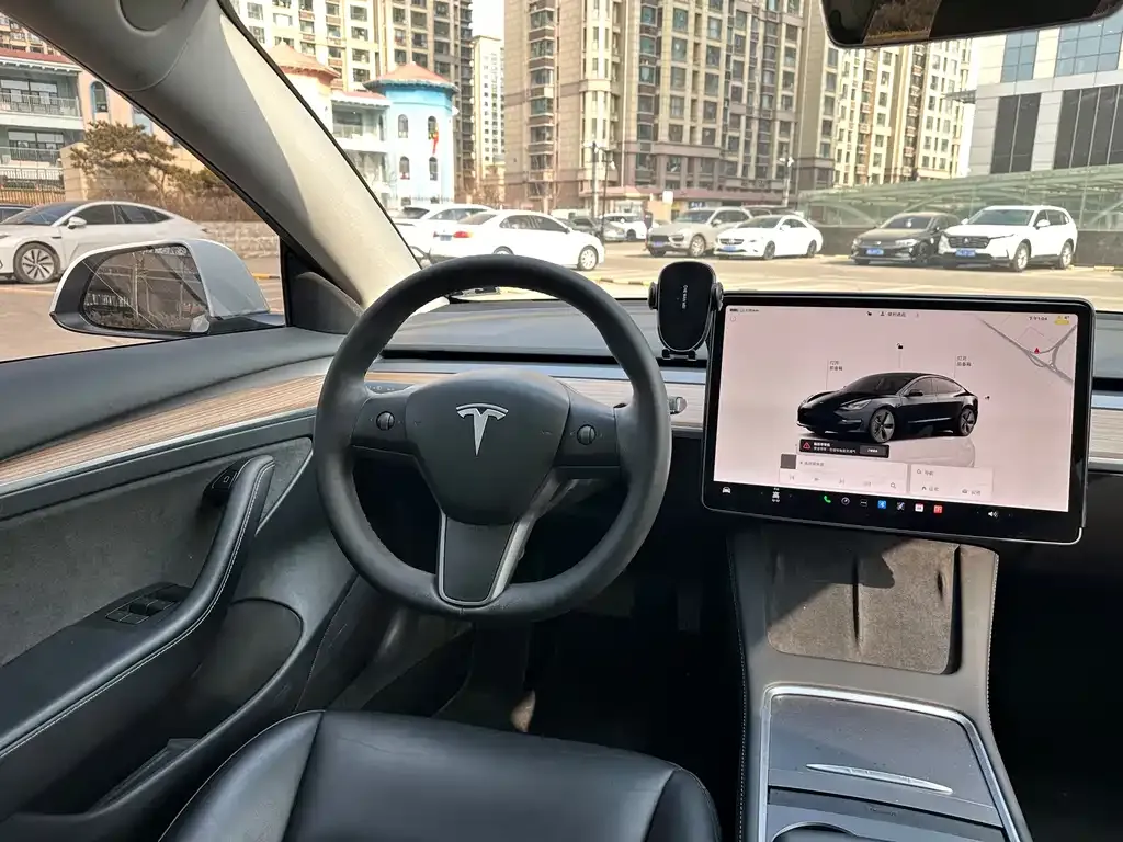 Tesla Model 3 — фото 8