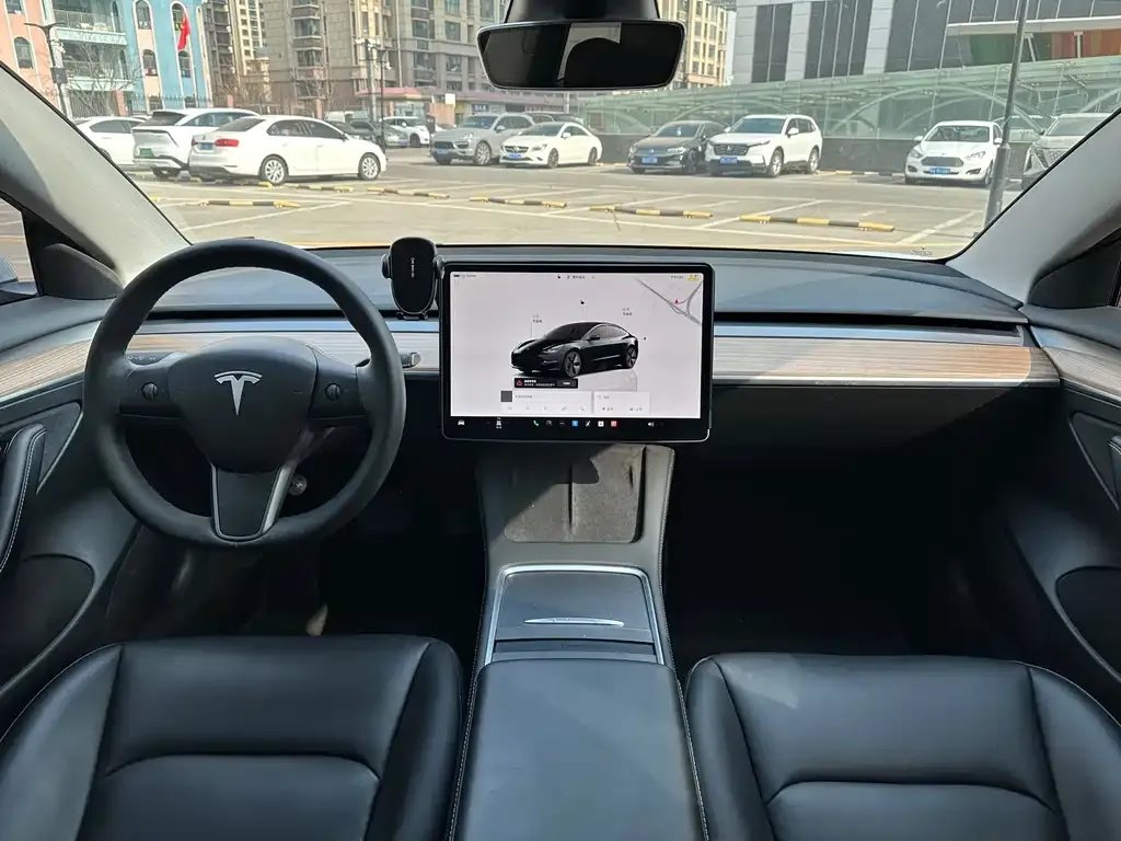 Tesla Model 3 — фото 4