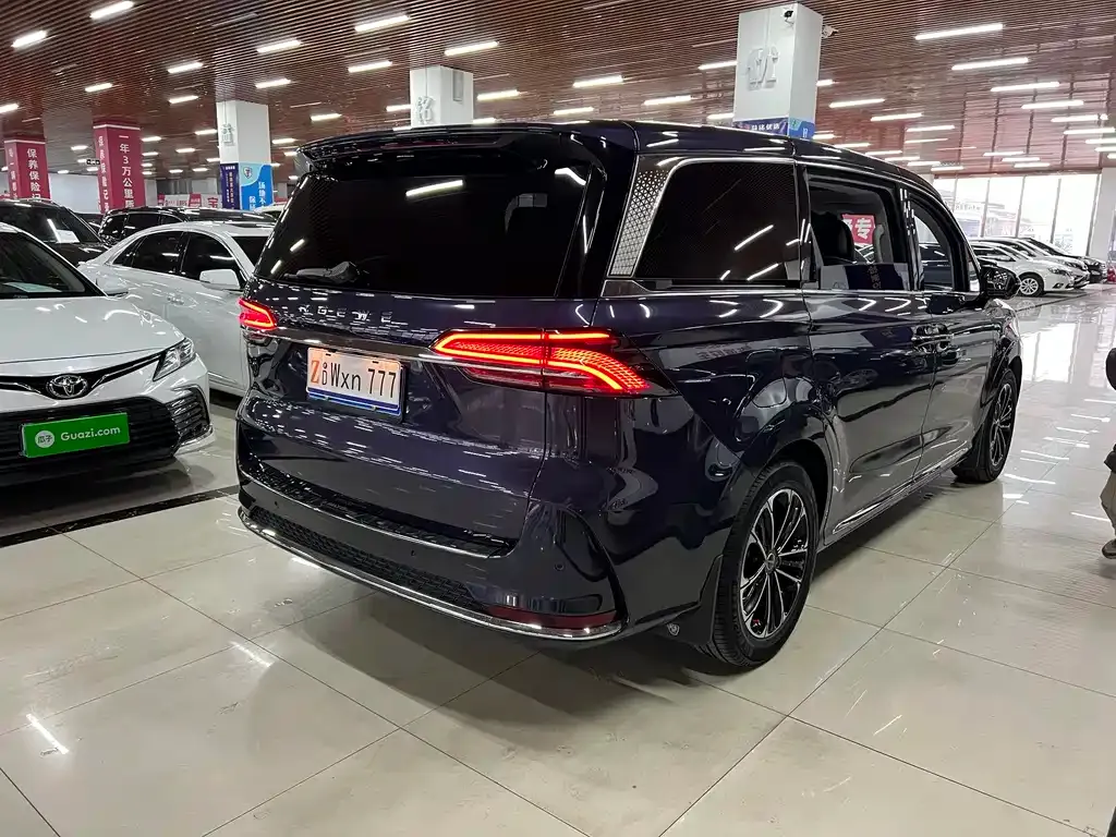 Roewe iMAX8 — фото 10