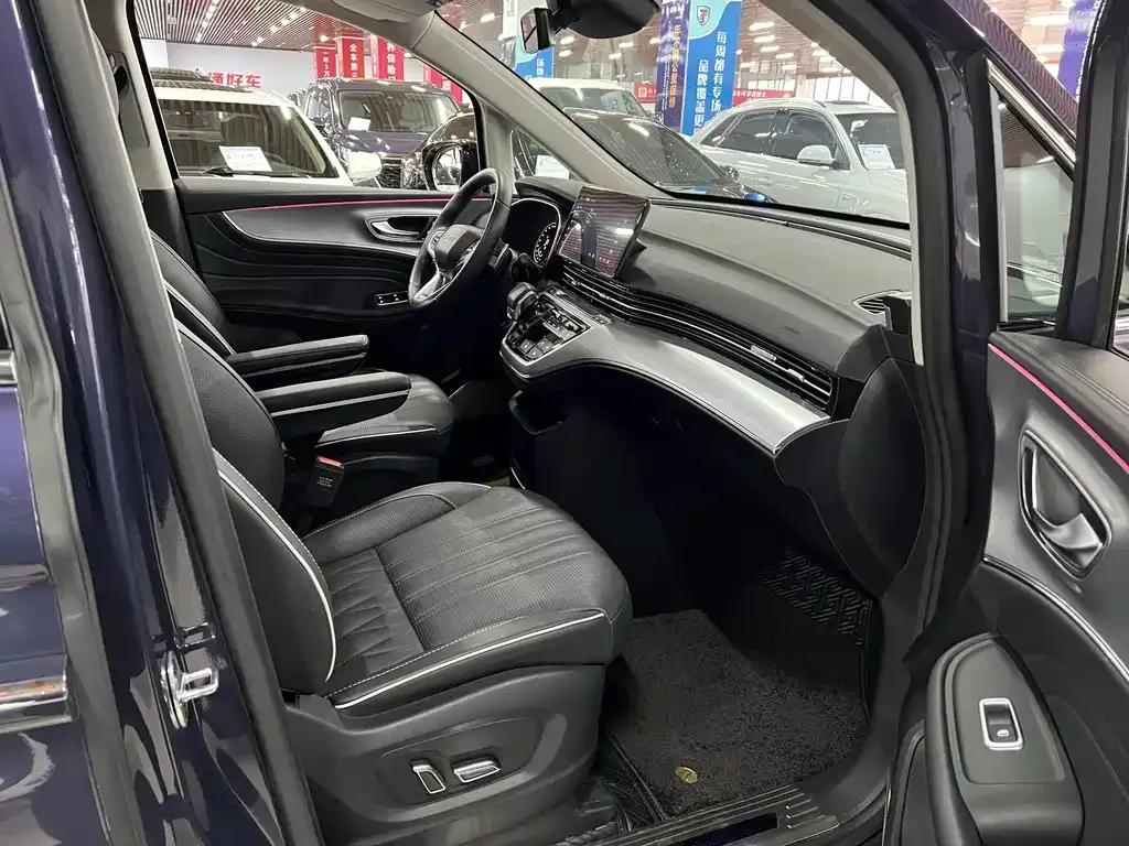Roewe iMAX8 — фото 9