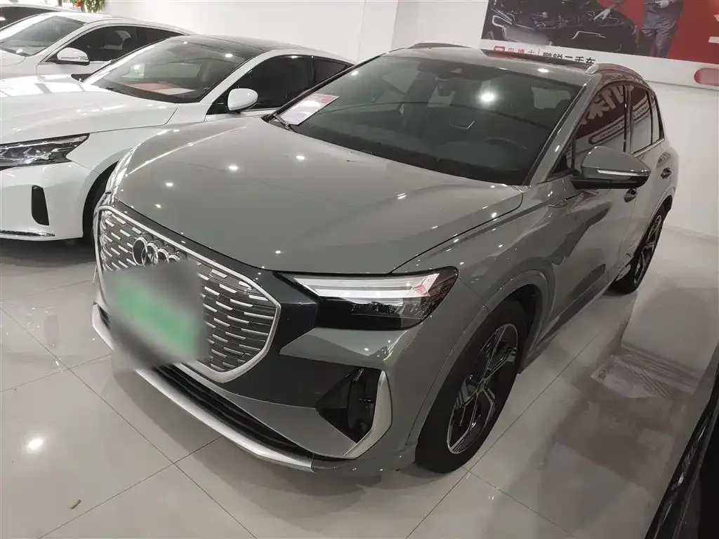 Audi Q4 e-tron — фото 1