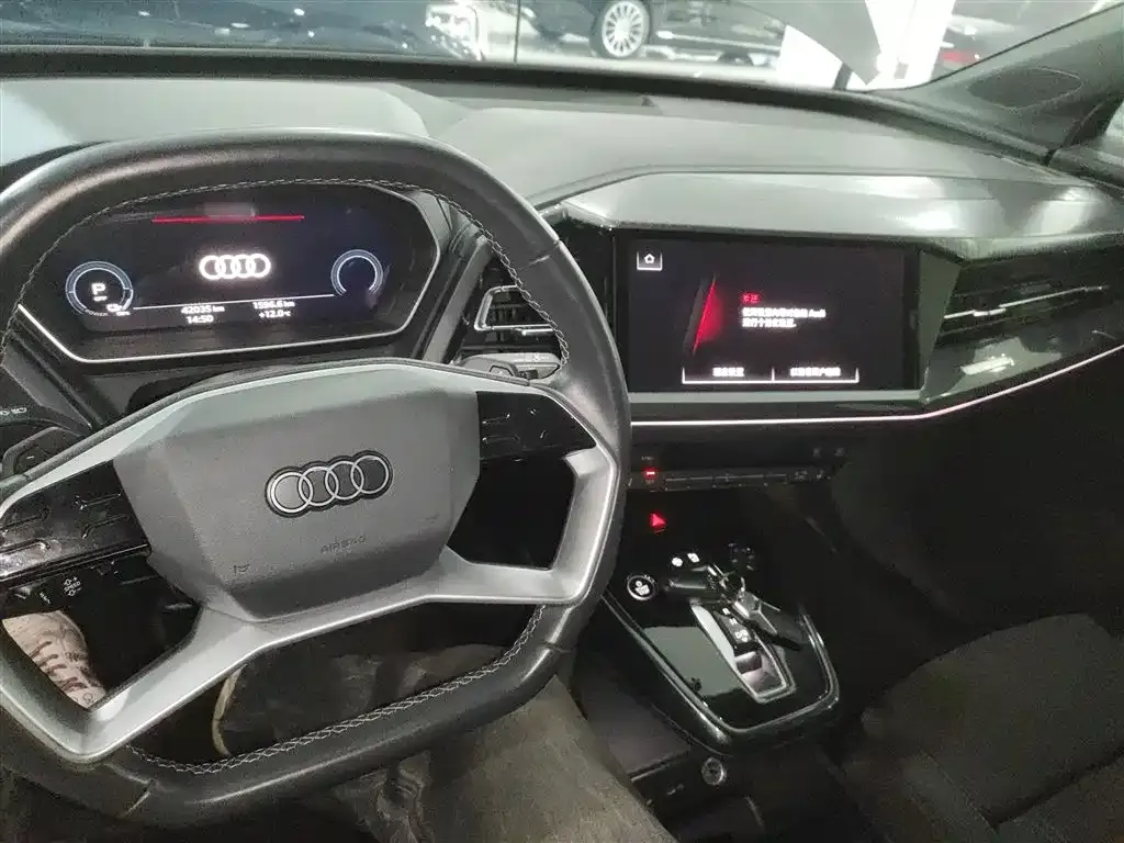 Audi Q4 e-tron — фото 9