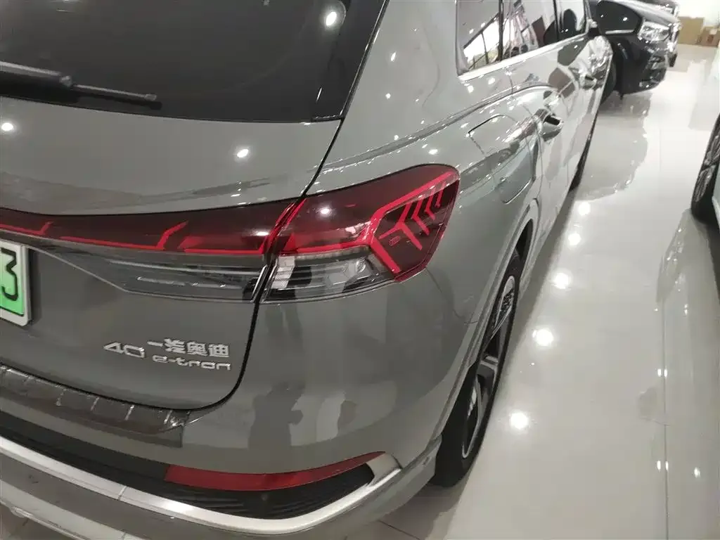 Audi Q4 e-tron — фото 3