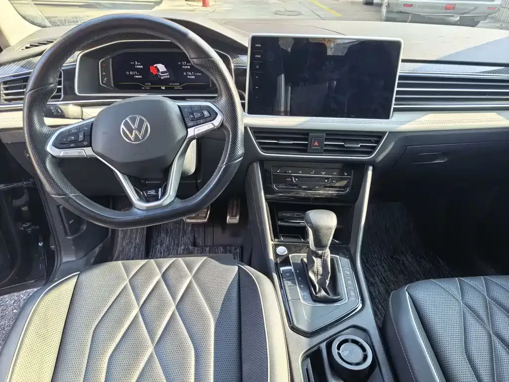 Volkswagen Tiguan L — фото 3