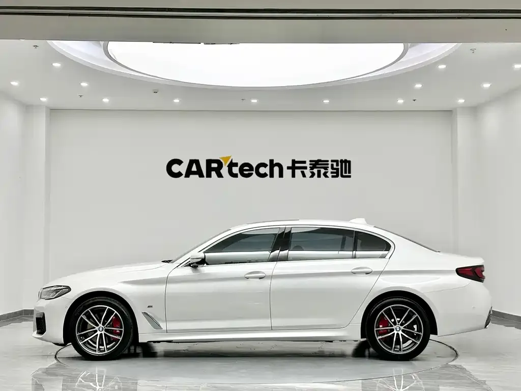 BMW 5 Series — фото 10