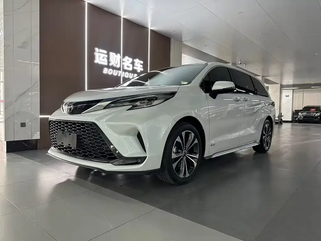 Toyota Granvia — фото 1