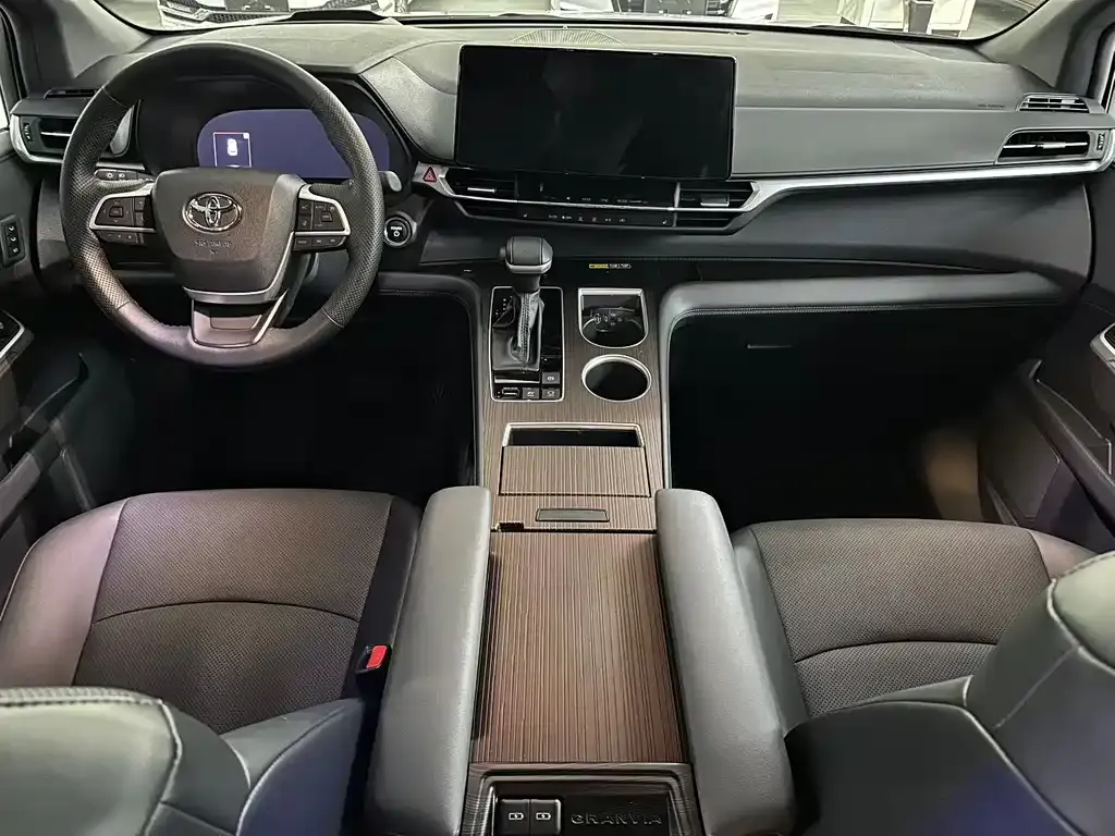 Toyota Granvia — фото 5
