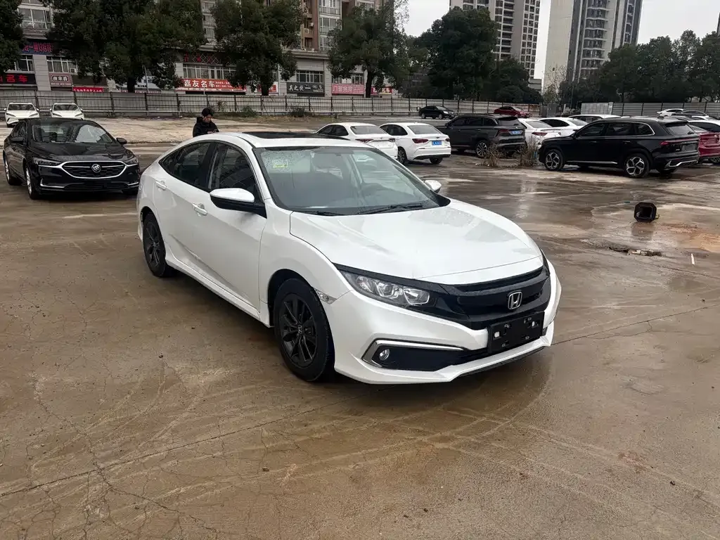 Honda Civic — фото 1