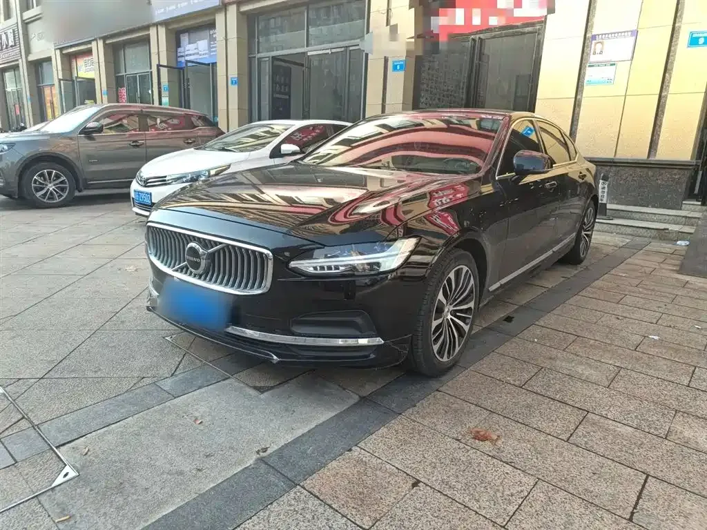 Volvo S90 — фото 1