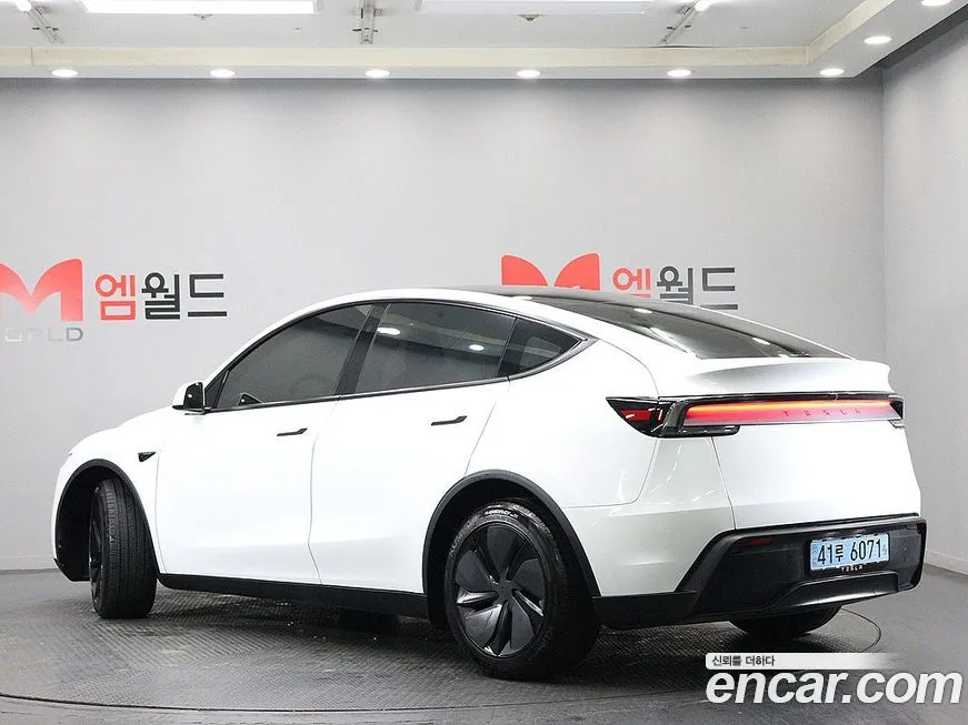 Tesla Model Y — фото 1