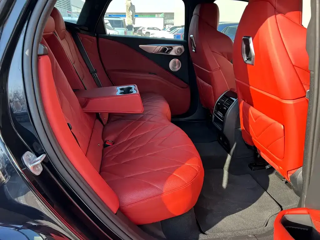 BMW XM — фото 4