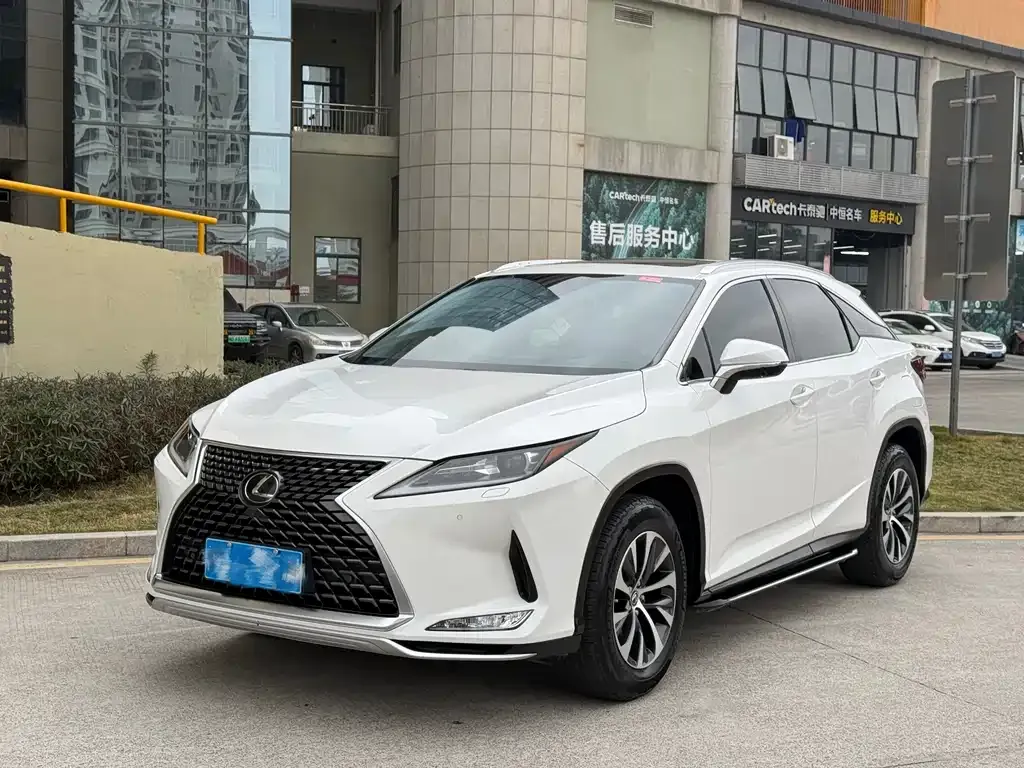 Lexus RX — фото 1