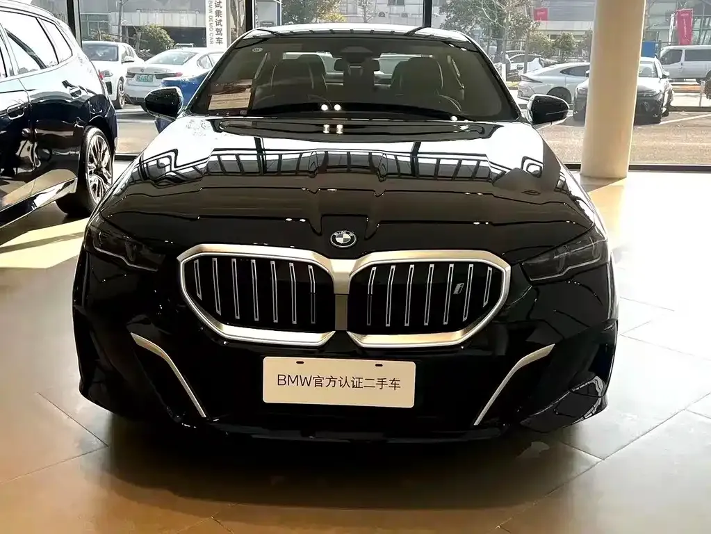 BMW i5 — фото 1