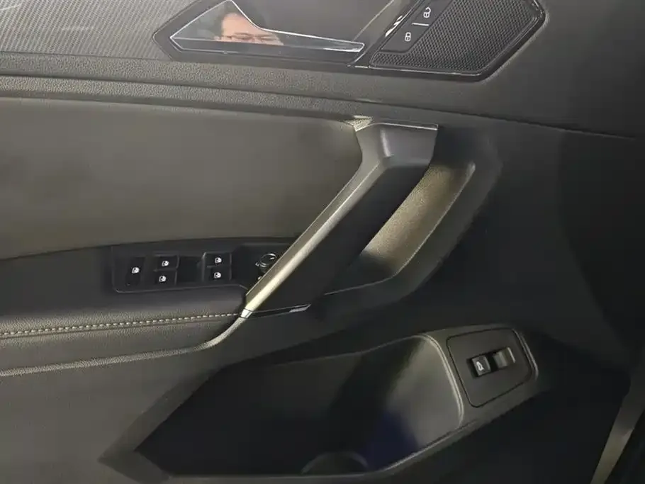 Volkswagen Tiguan L New Energy — фото 3