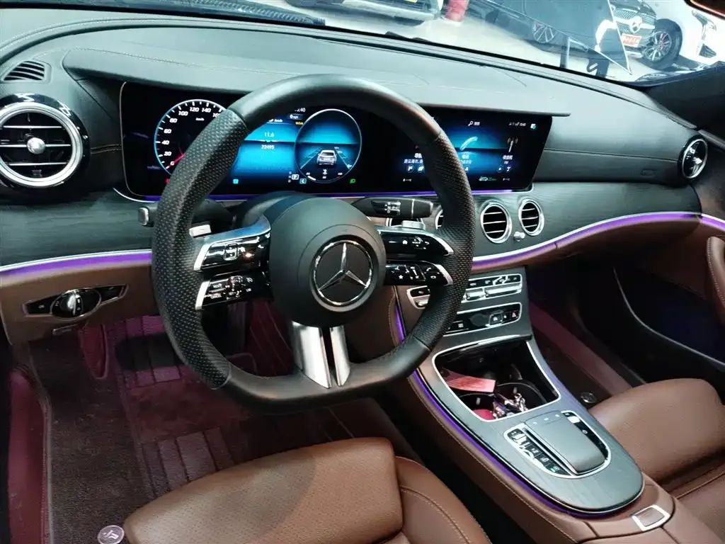 Mercedes-Benz E-Class — фото 4