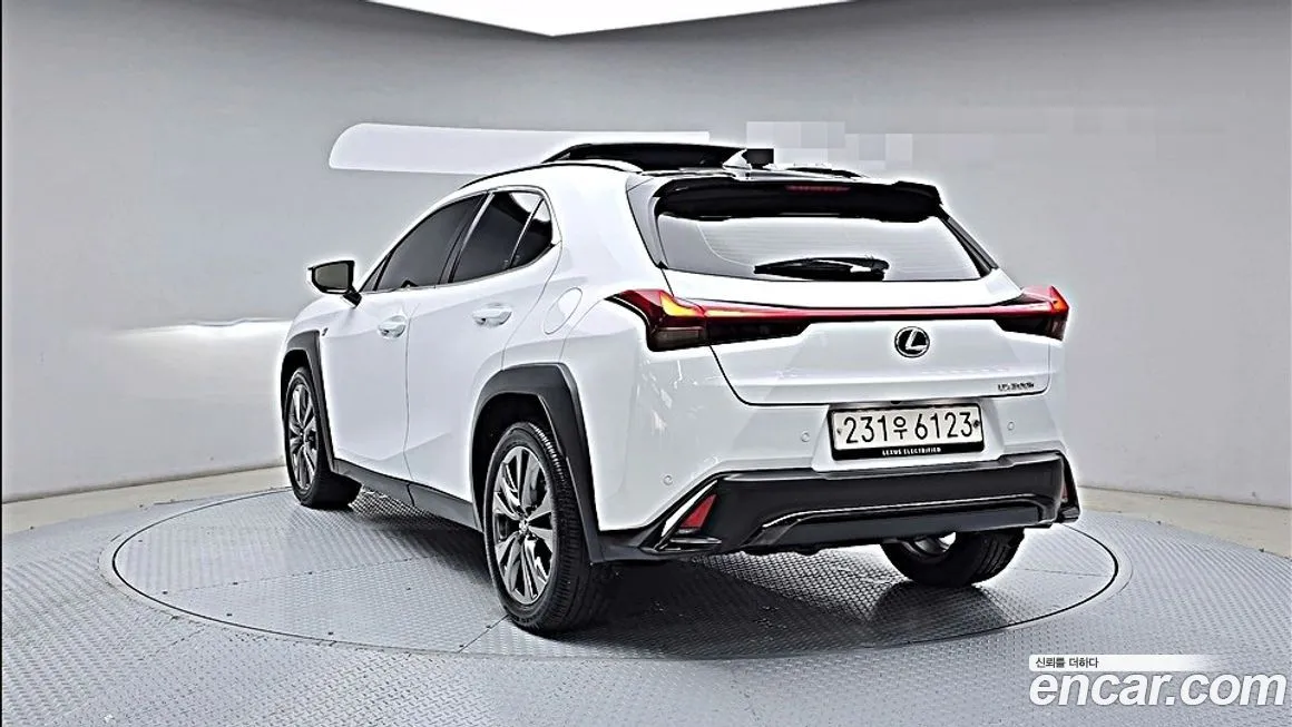 Lexus UX — фото 9